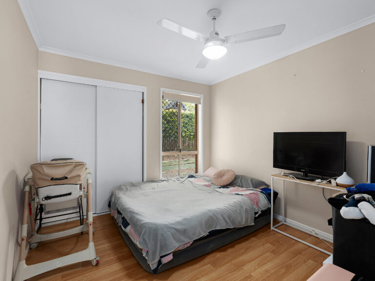 6 Diann Street, Flinders View, QLD 4305