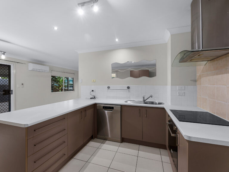 2A Trumpy Street, Silkstone, QLD 4304