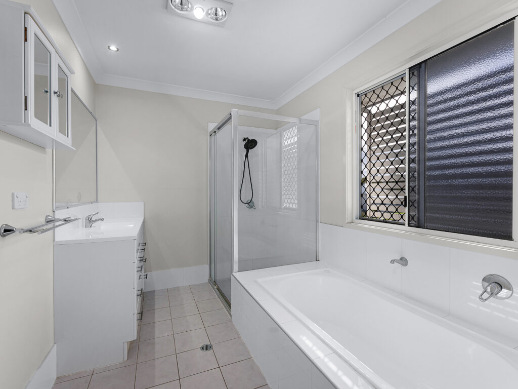 2A Trumpy Street, Silkstone, QLD 4304