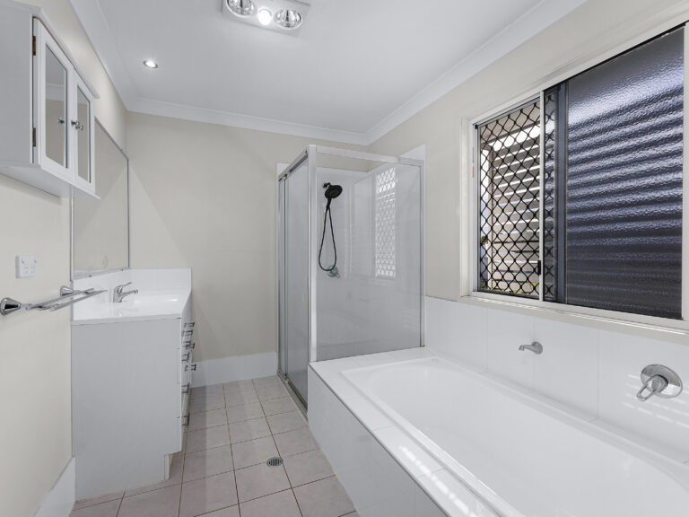 2A Trumpy Street, Silkstone, QLD 4304