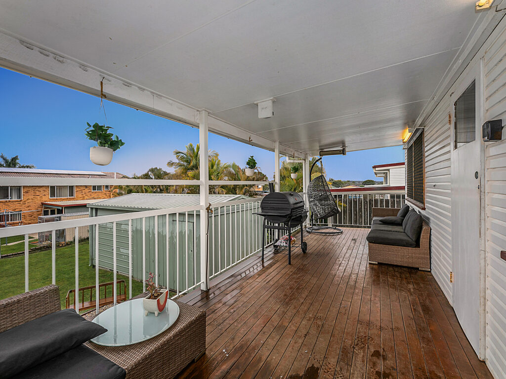 9 Blaxland Street, Eastern Heights, QLD 4305