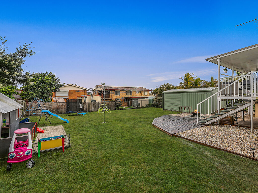 9 Blaxland Street, Eastern Heights, QLD 4305