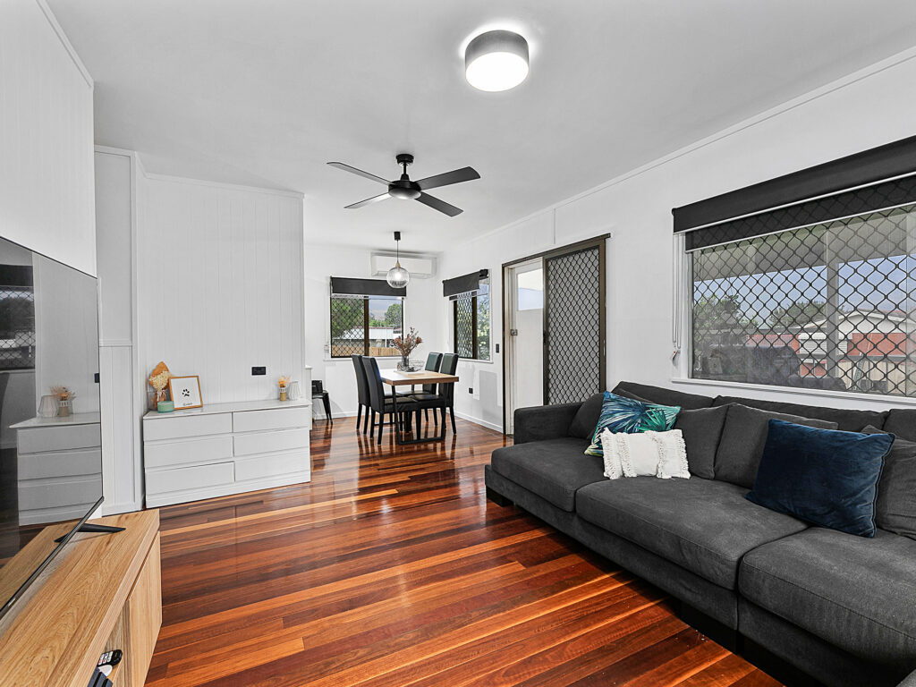 9 Blaxland Street, Eastern Heights, QLD 4305