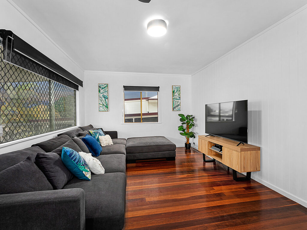 9 Blaxland Street, Eastern Heights, QLD 4305