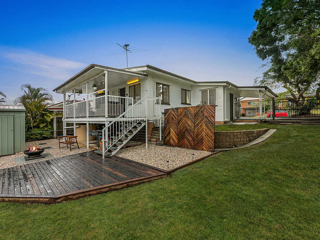 9 Blaxland Street, Eastern Heights, QLD 4305