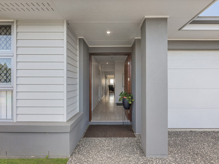 21 Pioneer Street, Redbank Plains, QLD 4301