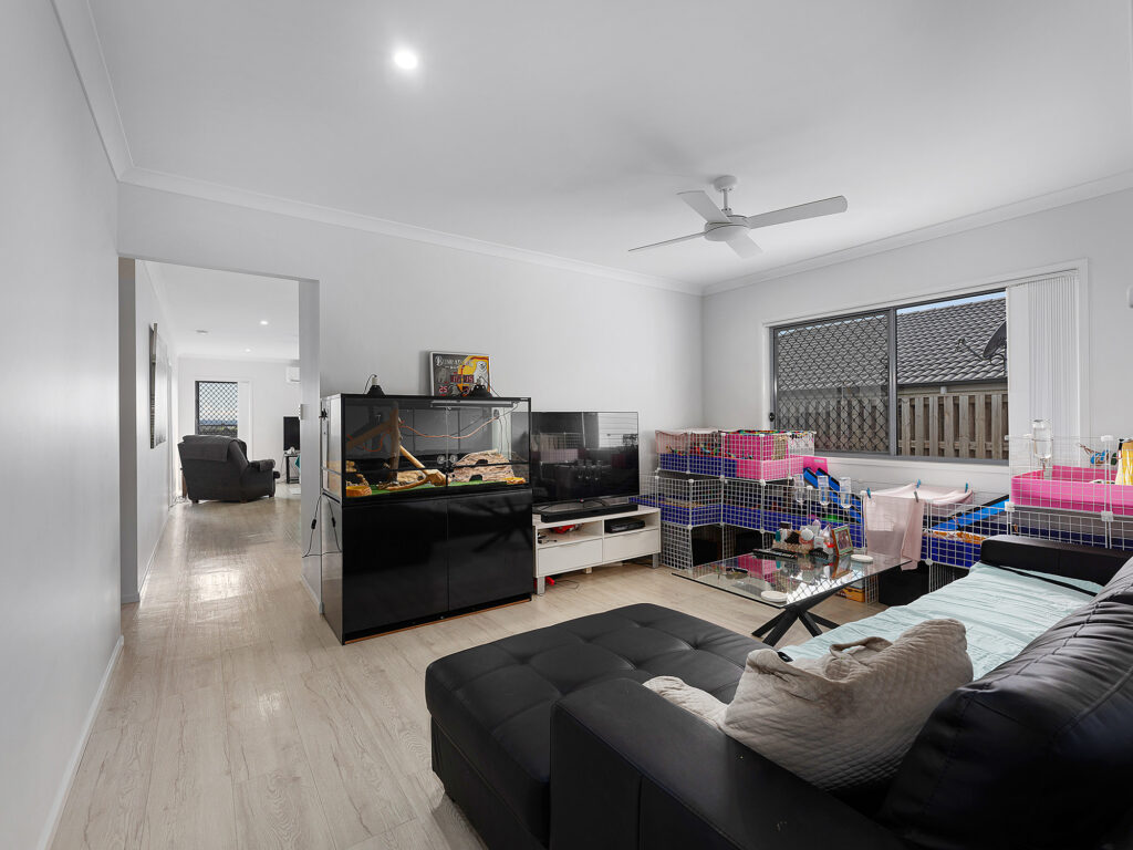 21 Pioneer Street, Redbank Plains, QLD 4301