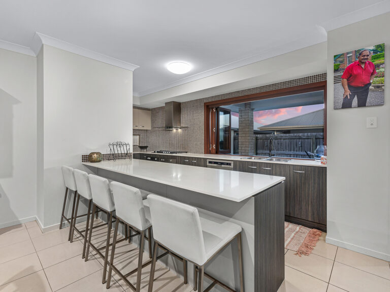 27 Ribbonwood Street, Ripley, QLD 4306