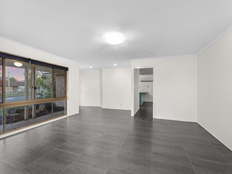 325 South Station Road, Raceview, QLD 4305