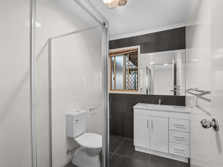 325 South Station Road, Raceview, QLD 4305