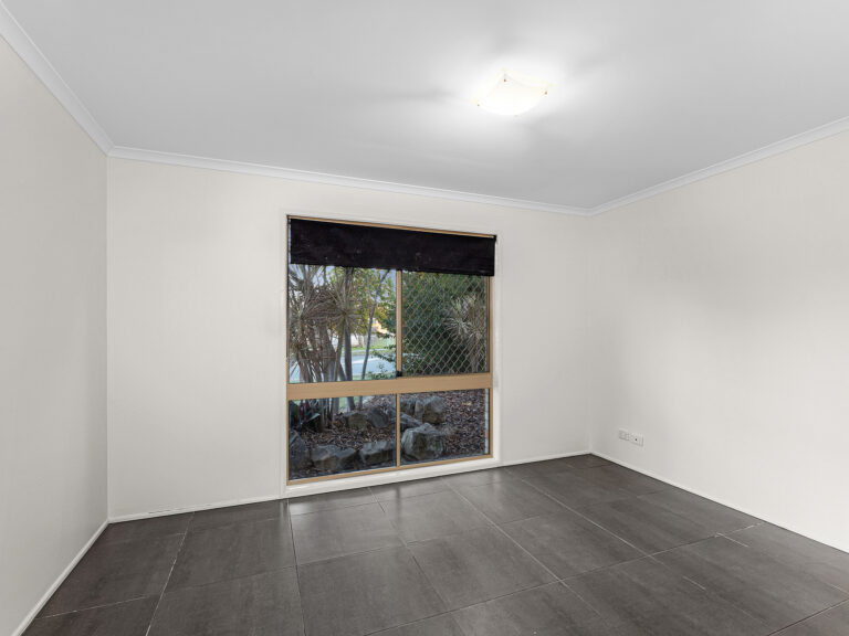 325 South Station Road, Raceview, QLD 4305