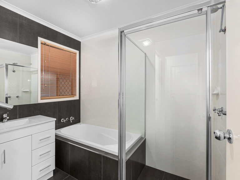 325 South Station Road, Raceview, QLD 4305