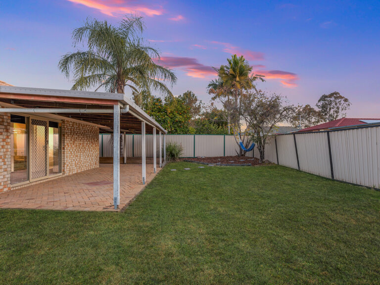 325 South Station Road, Raceview, QLD 4305
