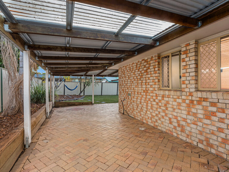 325 South Station Road, Raceview, QLD 4305