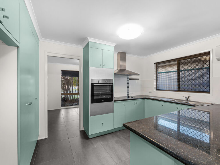 325 South Station Road, Raceview, QLD 4305