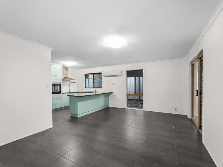 325 South Station Road, Raceview, QLD 4305