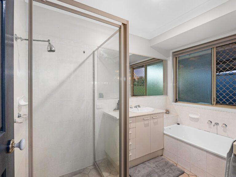 9 Ruby Crescent, Willowbank, QLD 4306