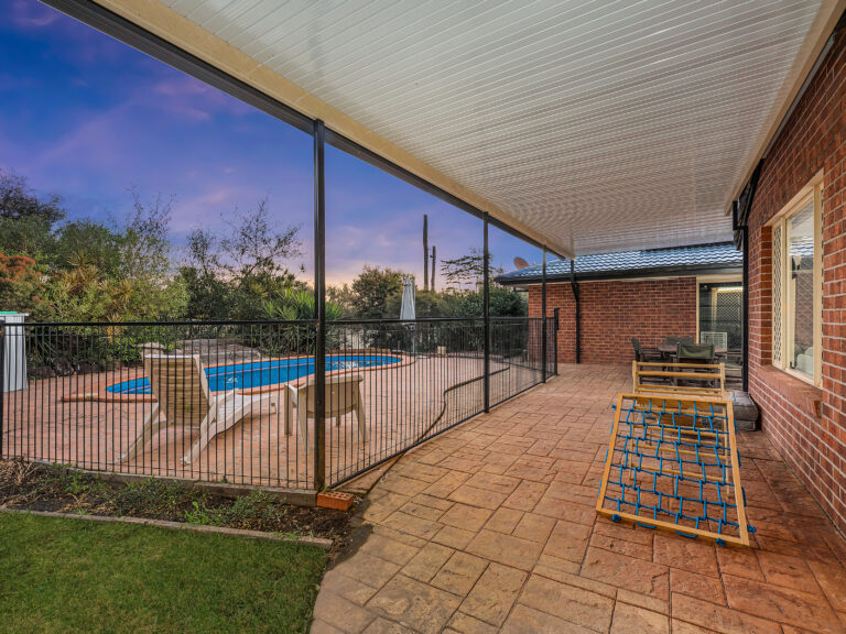 9 Ruby Crescent, Willowbank, QLD 4306