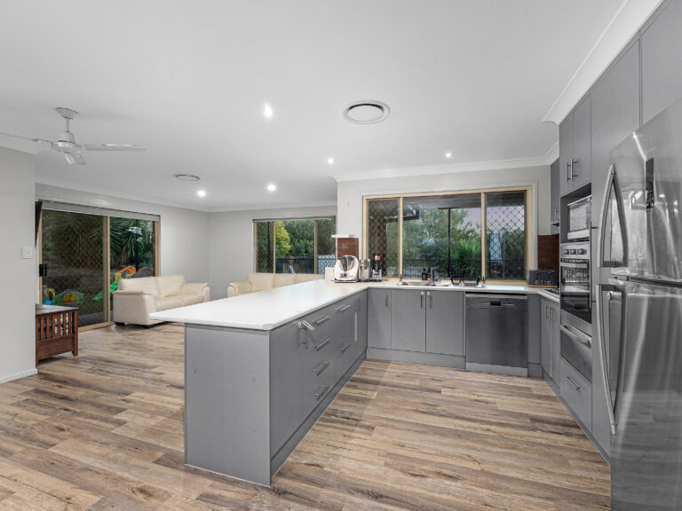 9 Ruby Crescent, Willowbank, QLD 4306