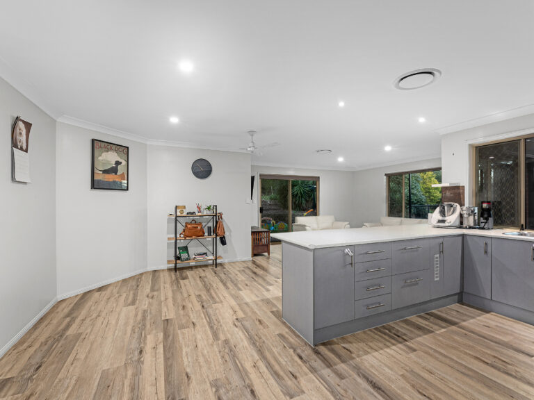 9 Ruby Crescent, Willowbank, QLD 4306