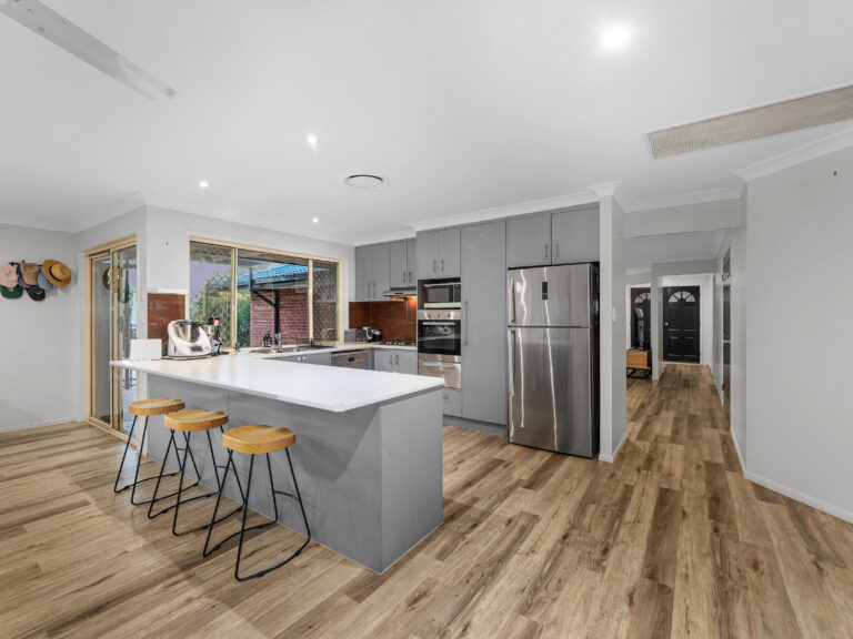 9 Ruby Crescent, Willowbank, QLD 4306