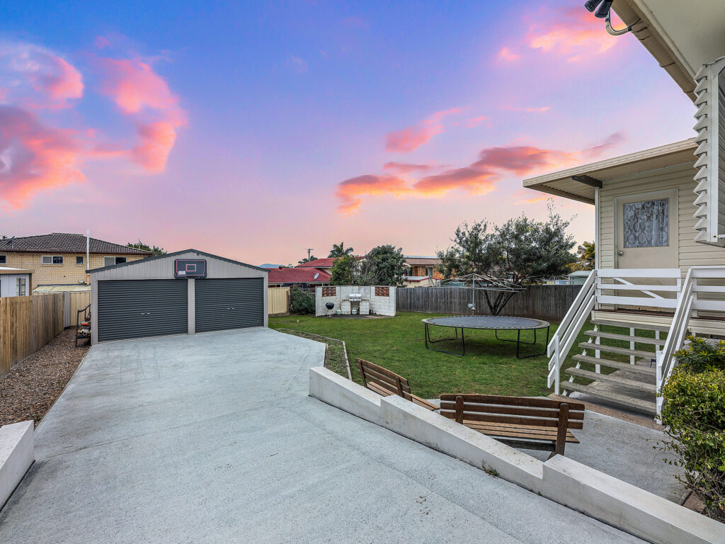 11 Blaxland Street, Eastern Heights, QLD 4305