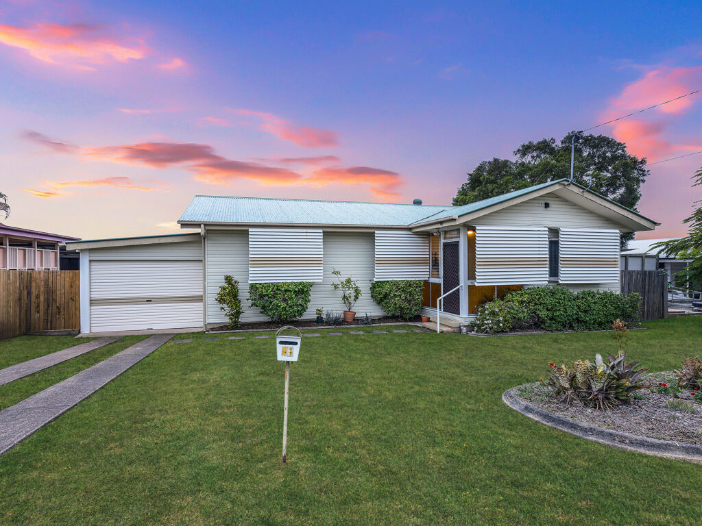 11 Blaxland Street, Eastern Heights, QLD 4305