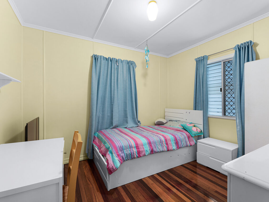 11 Blaxland Street, Eastern Heights, QLD 4305