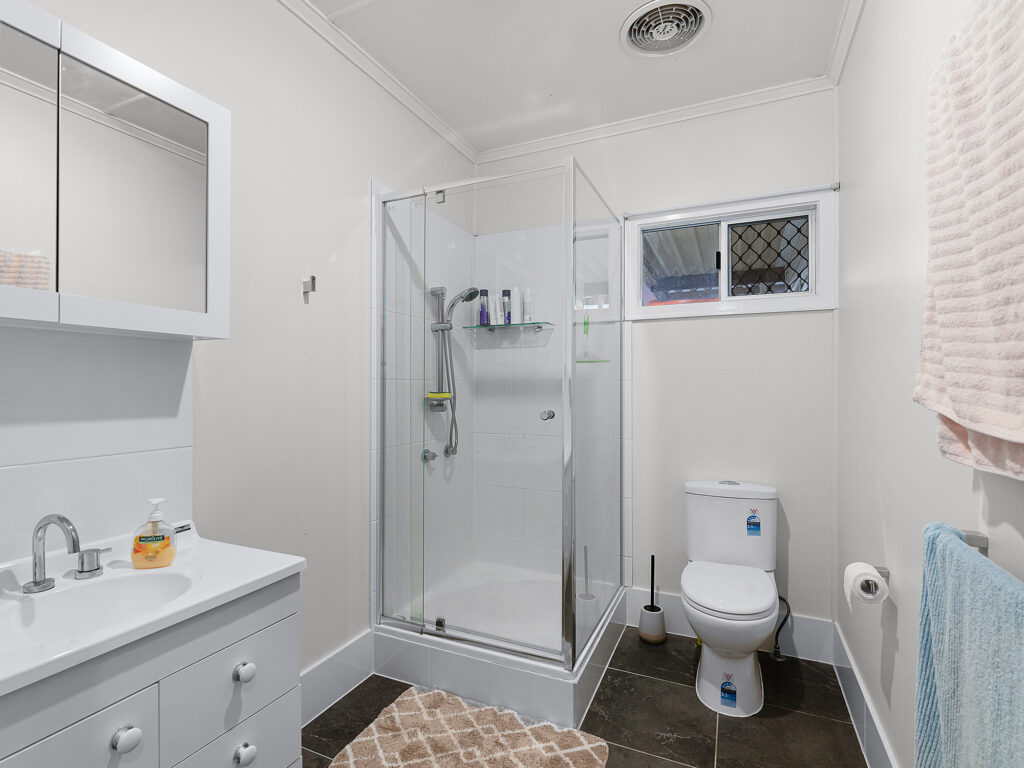 11 Blaxland Street, Eastern Heights, QLD 4305
