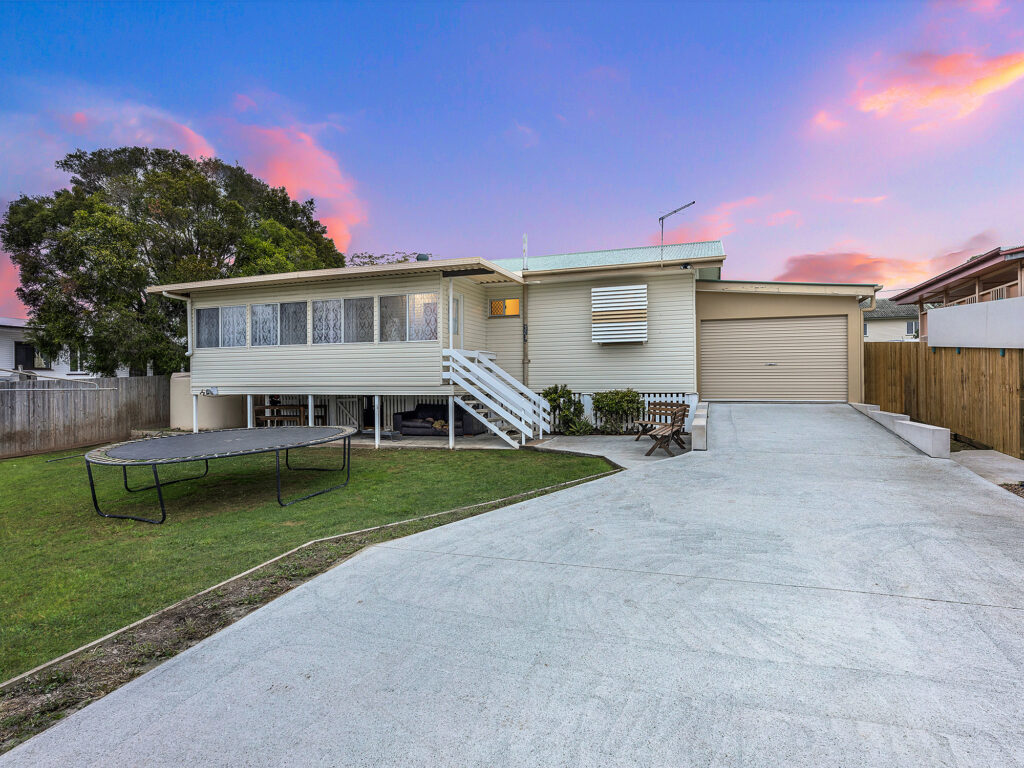 11 Blaxland Street, Eastern Heights, QLD 4305