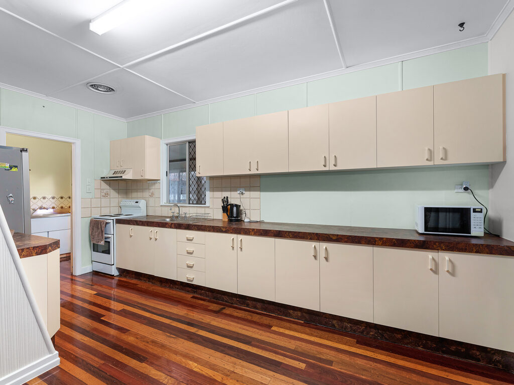11 Blaxland Street, Eastern Heights, QLD 4305