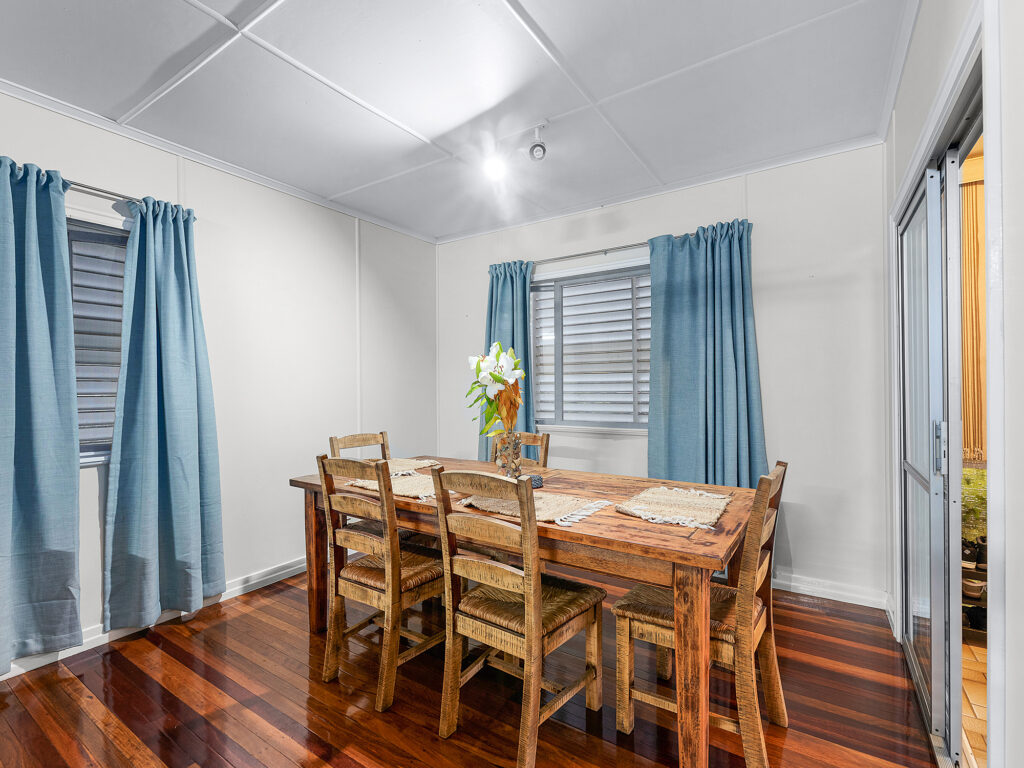 11 Blaxland Street, Eastern Heights, QLD 4305