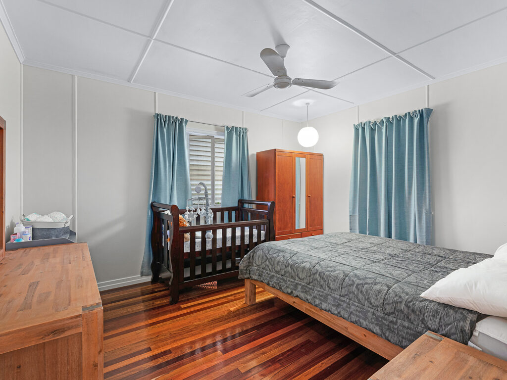 11 Blaxland Street, Eastern Heights, QLD 4305