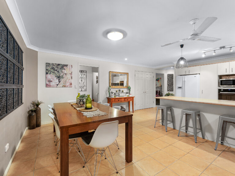 13 Chestnut Drive, Flinders View, QLD 4305