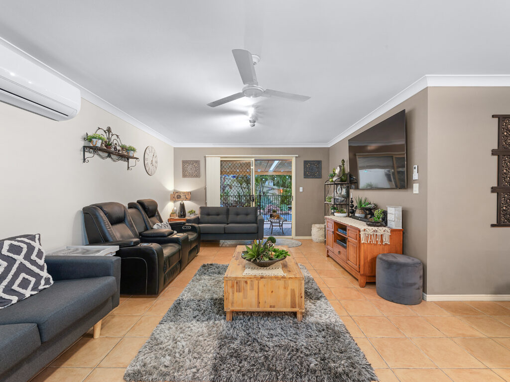 13 Chestnut Drive, Flinders View, QLD 4305
