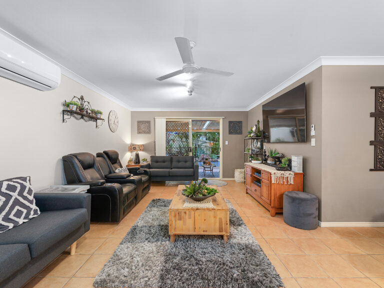 13 Chestnut Drive, Flinders View, QLD 4305