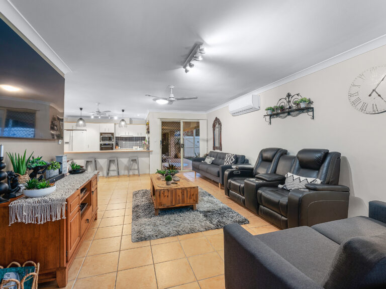 13 Chestnut Drive, Flinders View, QLD 4305