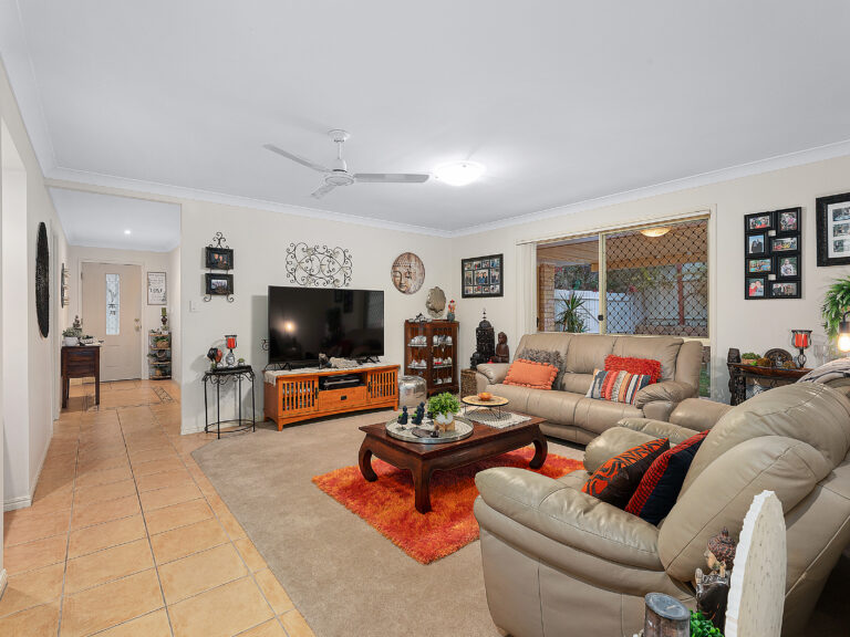 13 Chestnut Drive, Flinders View, QLD 4305