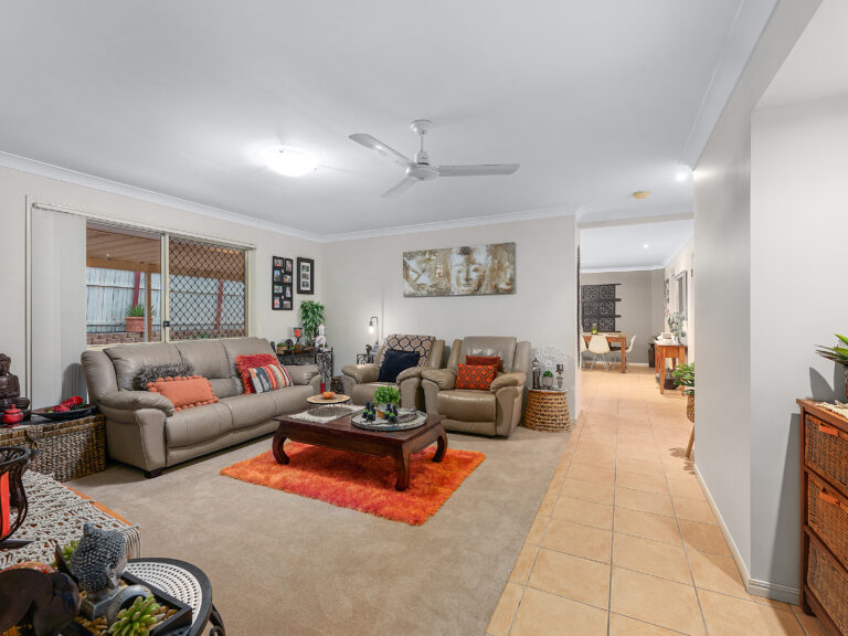 13 Chestnut Drive, Flinders View, QLD 4305