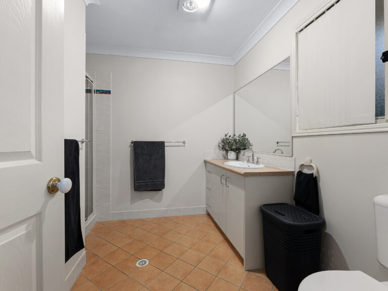 13 Chestnut Drive, Flinders View, QLD 4305