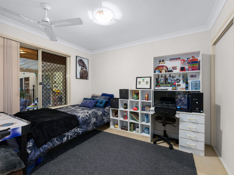 13 Chestnut Drive, Flinders View, QLD 4305