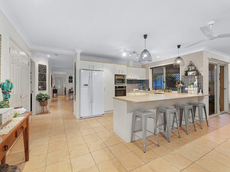 13 Chestnut Drive, Flinders View, QLD 4305