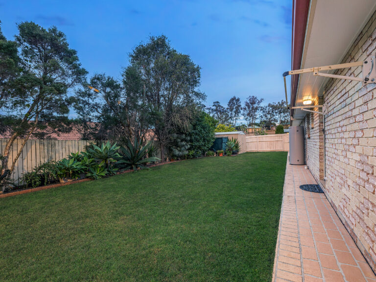 13 Chestnut Drive, Flinders View, QLD 4305