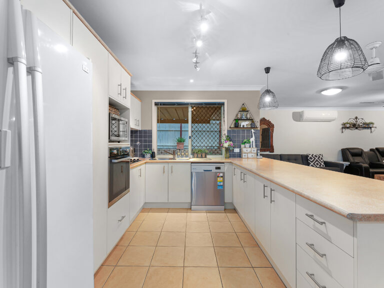 13 Chestnut Drive, Flinders View, QLD 4305