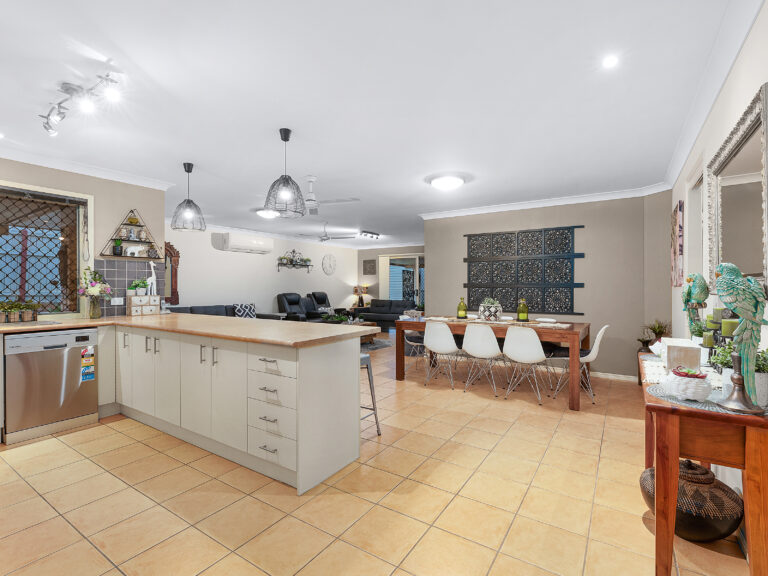 13 Chestnut Drive, Flinders View, QLD 4305