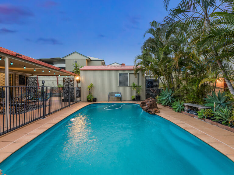 13 Chestnut Drive, Flinders View, QLD 4305