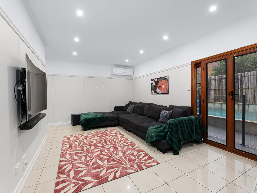 5 Chermside Road, Eastern Heights, QLD 4305