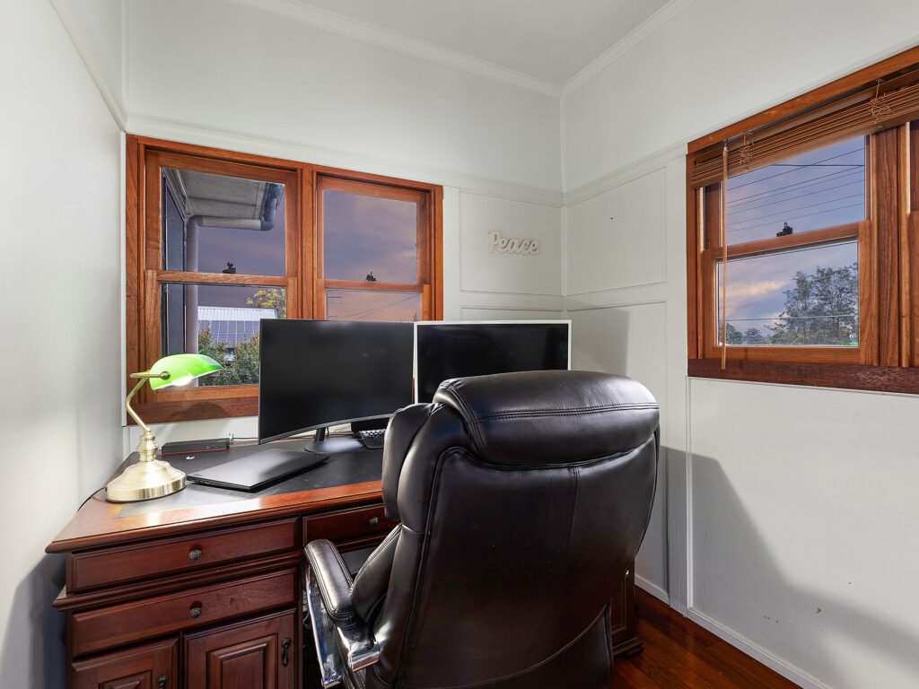 5 Chermside Road, Eastern Heights, QLD 4305