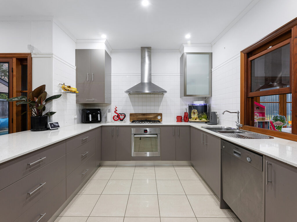 5 Chermside Road, Eastern Heights, QLD 4305