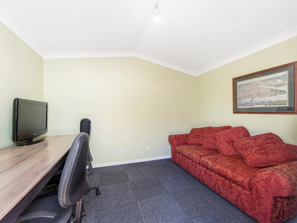 5 Chermside Road, Eastern Heights, QLD 4305